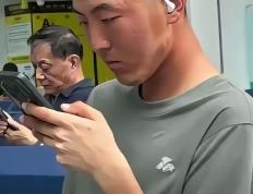 关于郭艾伦赛后谦逊发言登热搜，费城76人鏖战达拉斯独行侠引发热议的信息