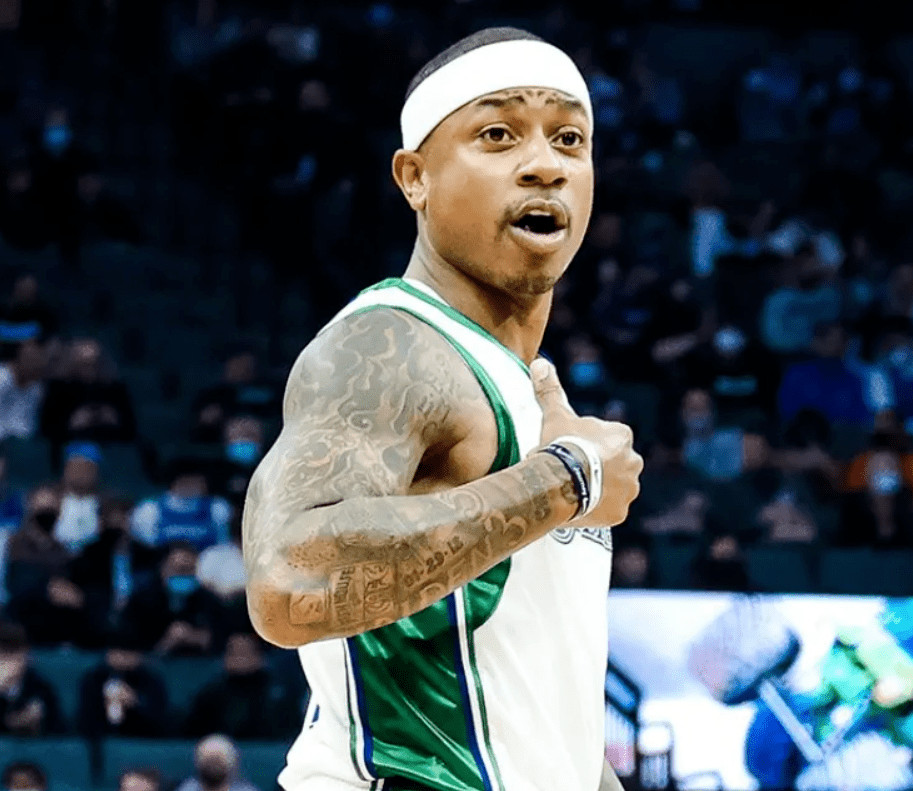 又见绝平！巴塞罗那与达拉斯独行侠鏖战至终场，赵继伟读秒救主的简单介绍